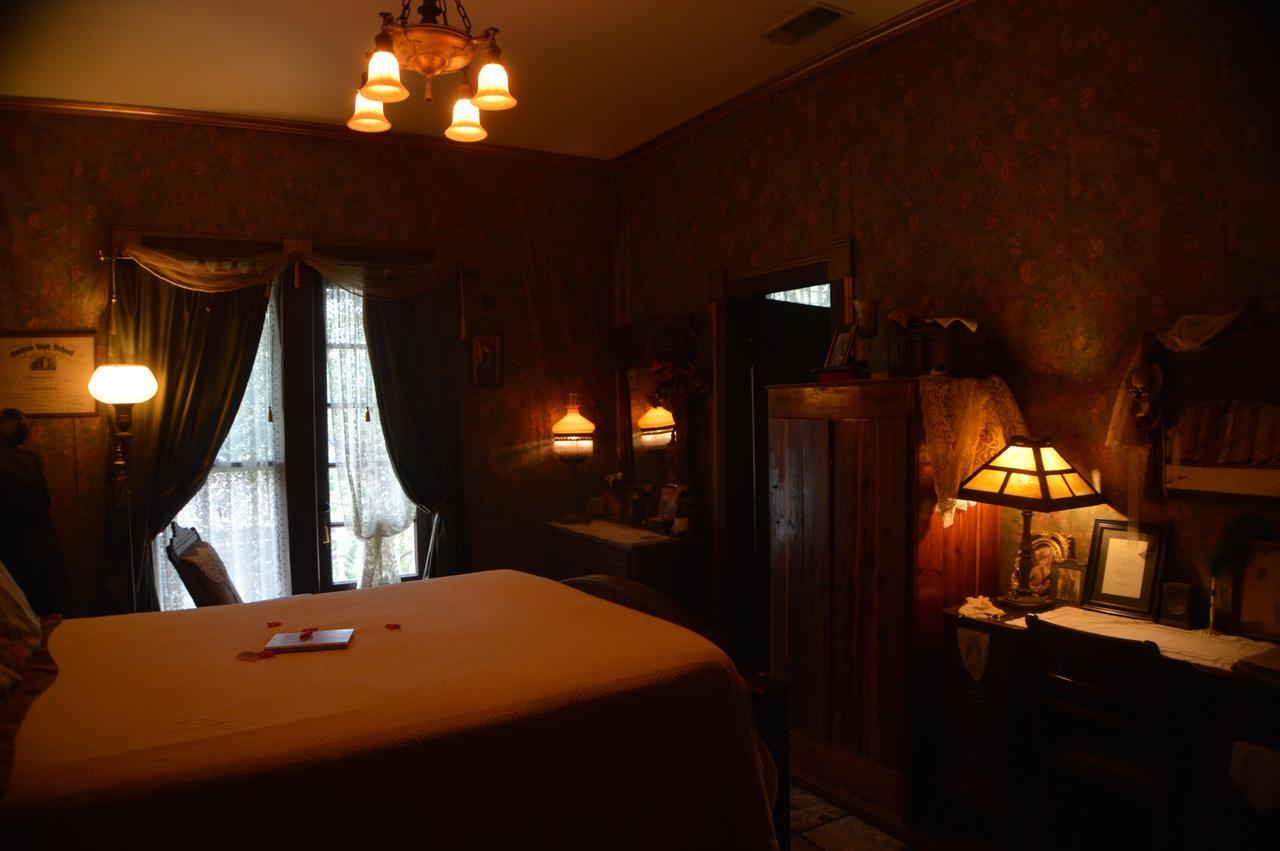 Carleton House Bed And Breakfast Bonham Exteriér fotografie