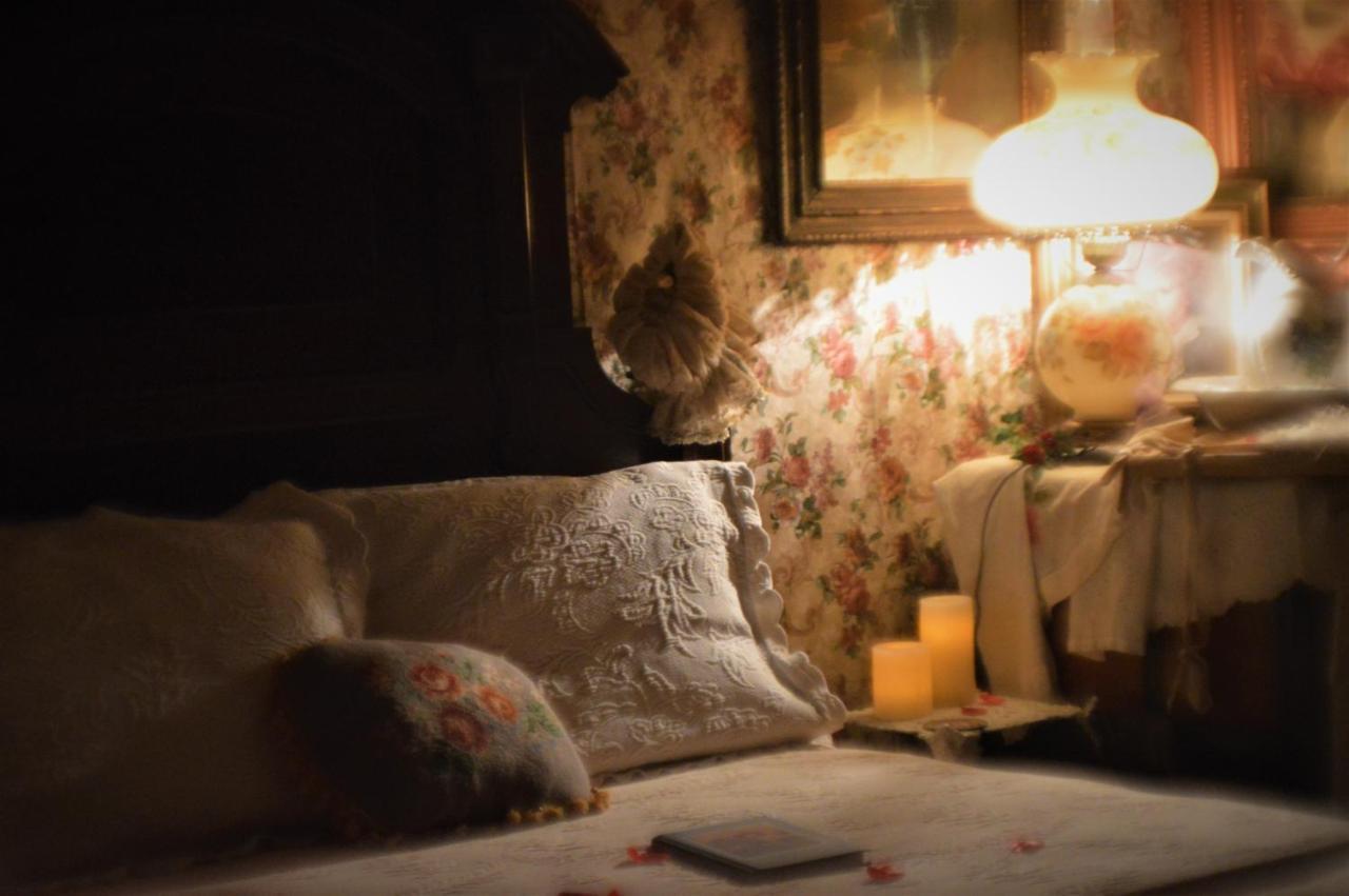 Carleton House Bed And Breakfast Bonham Exteriér fotografie