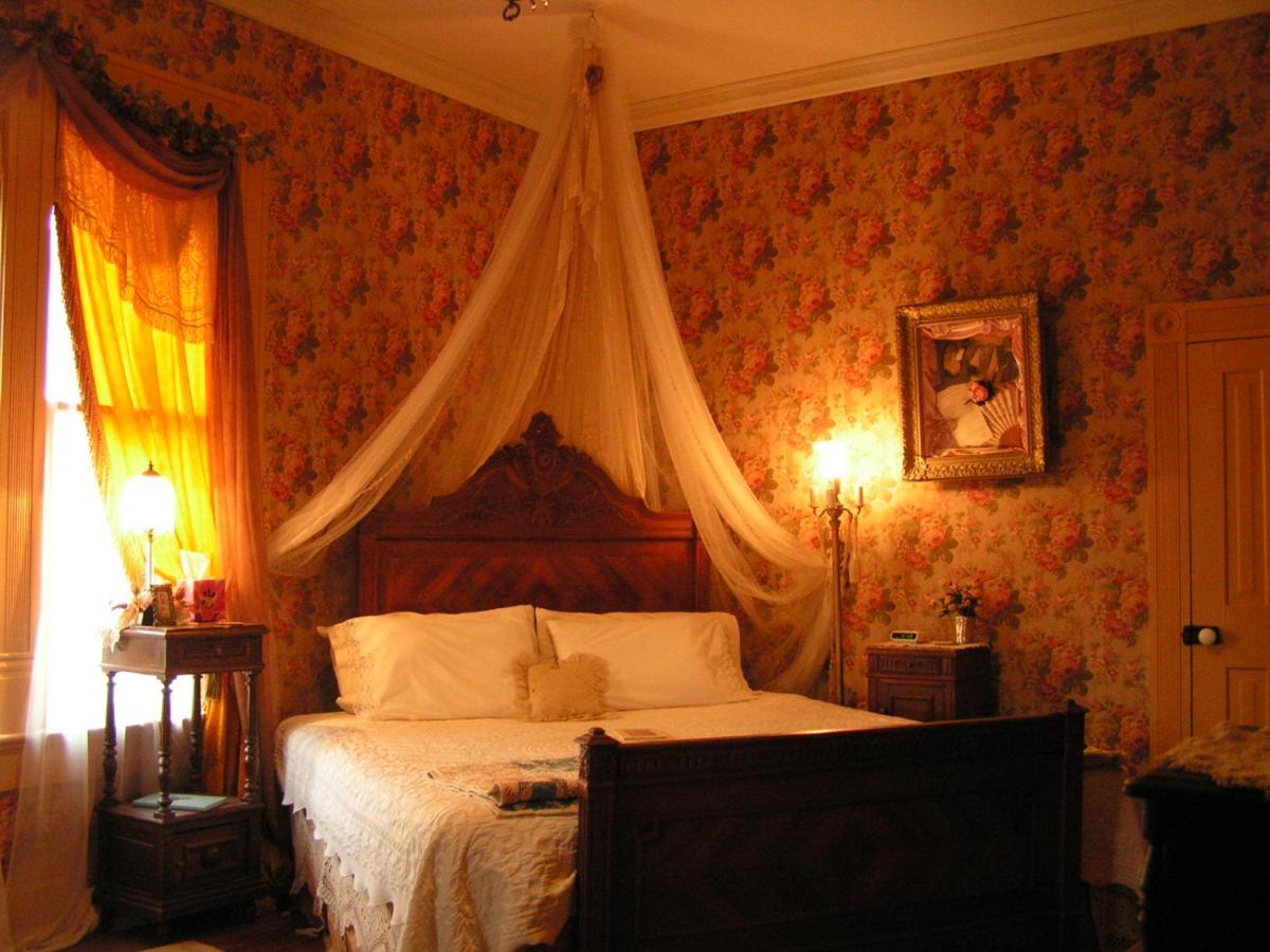 Carleton House Bed And Breakfast Bonham Exteriér fotografie